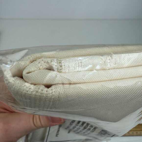 Vtg Bardwil Linens Pack of 4 Cloth Dinner Napkins 17inchx17 inch Off White Cream - Picture 10 of 12